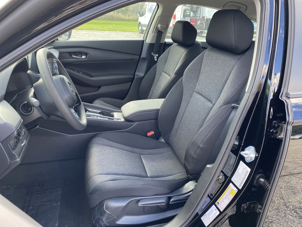 2025 Honda Accord LX photo 4