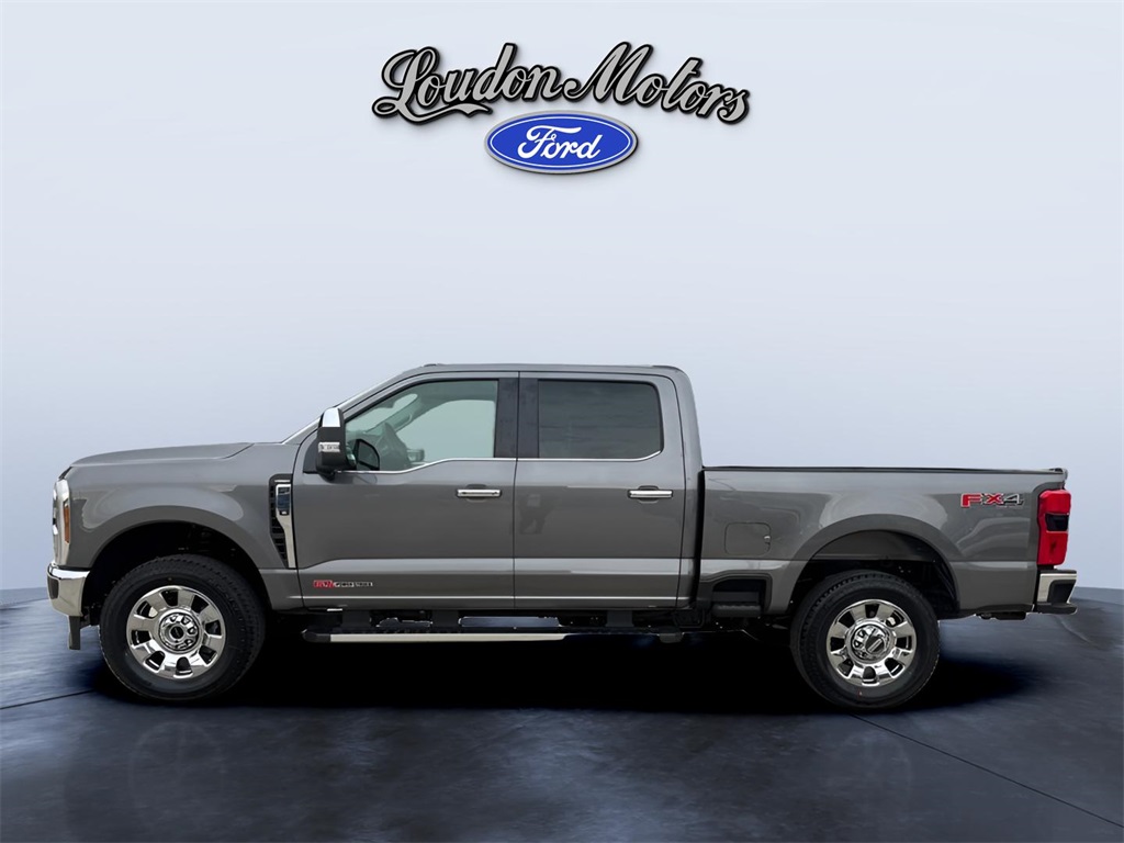 2025 Ford F-350 Lariat photo 2