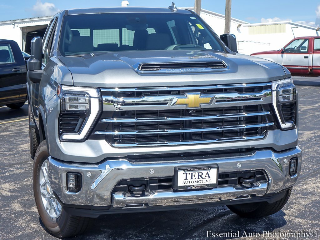 2025 Chevrolet Silverado 2500HD LTZ photo 4
