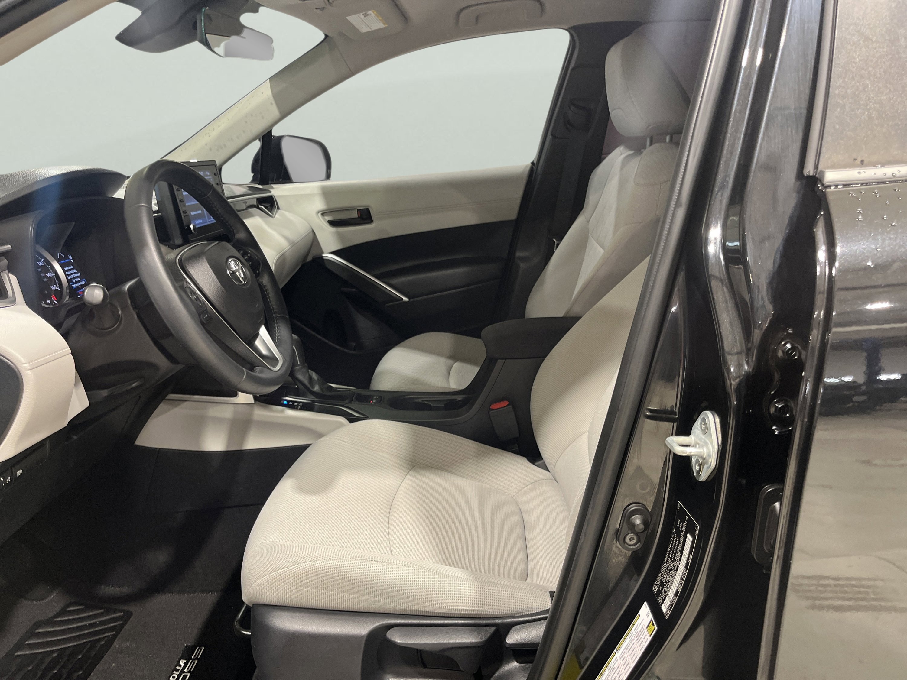 2022 Toyota Corolla Cross LE photo 10