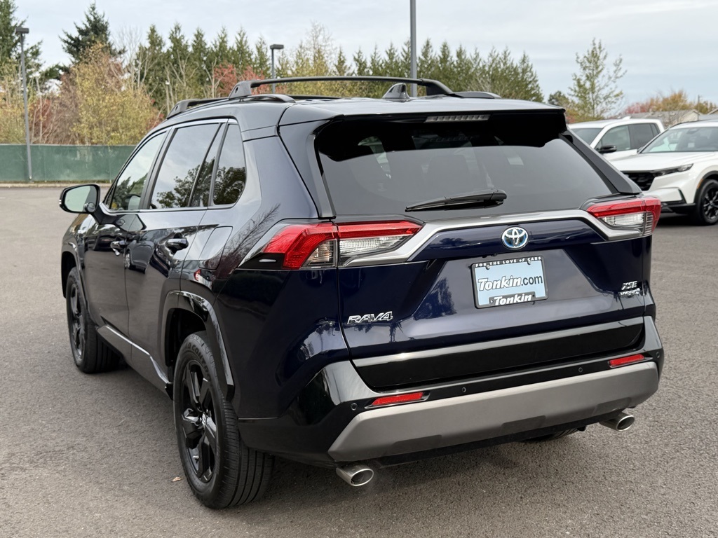 2019 Toyota RAV4 Hybrid XSE photo 3