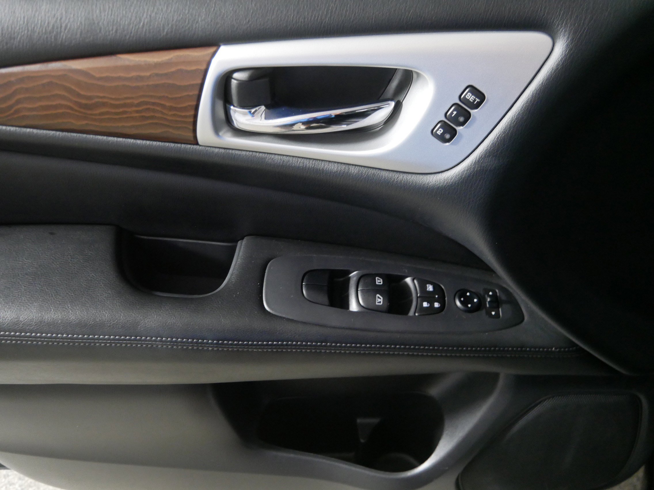 2018 Nissan Pathfinder Platinum photo 17