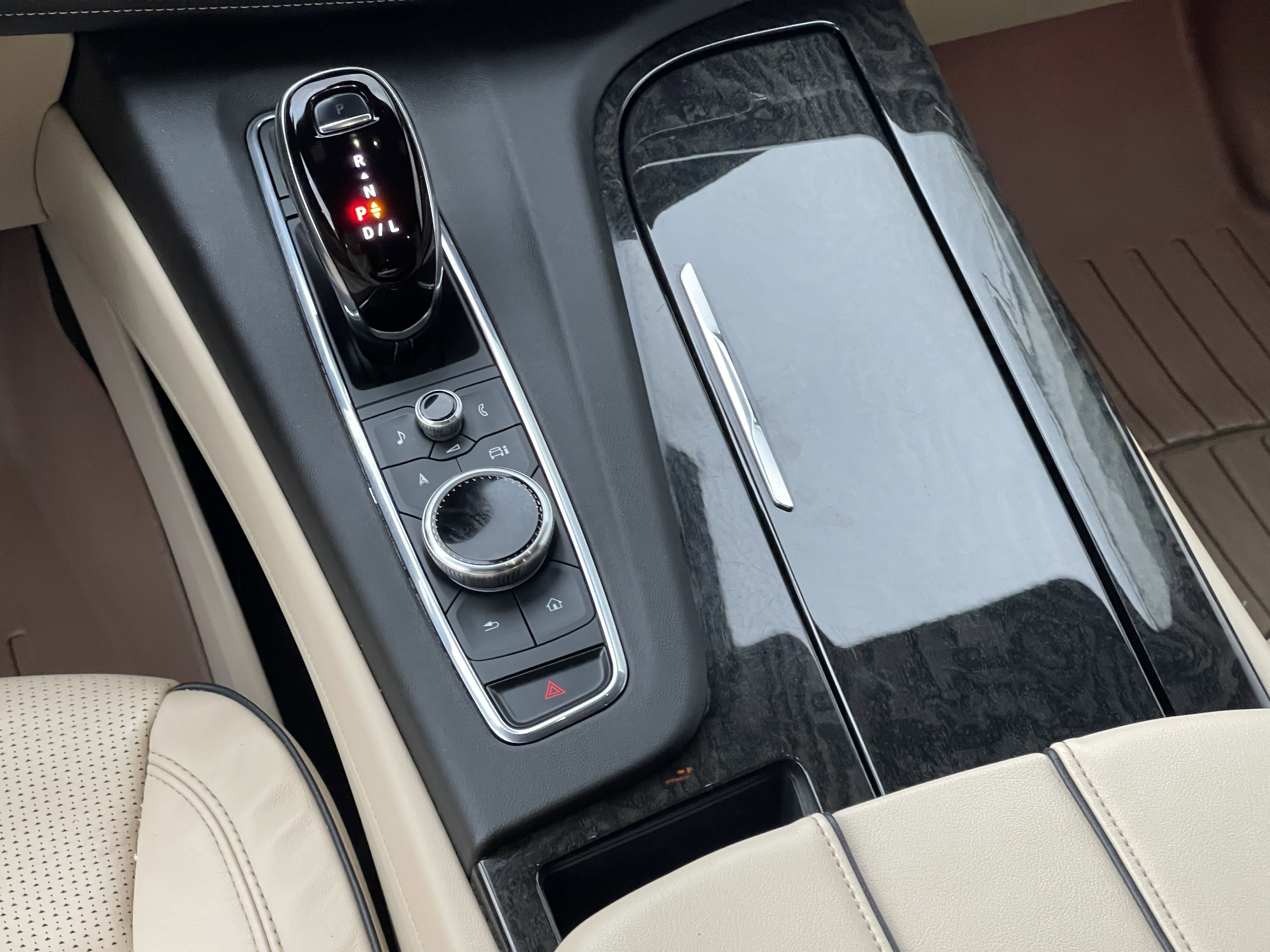 2023 Cadillac Escalade ESV Premium Luxury photo 2