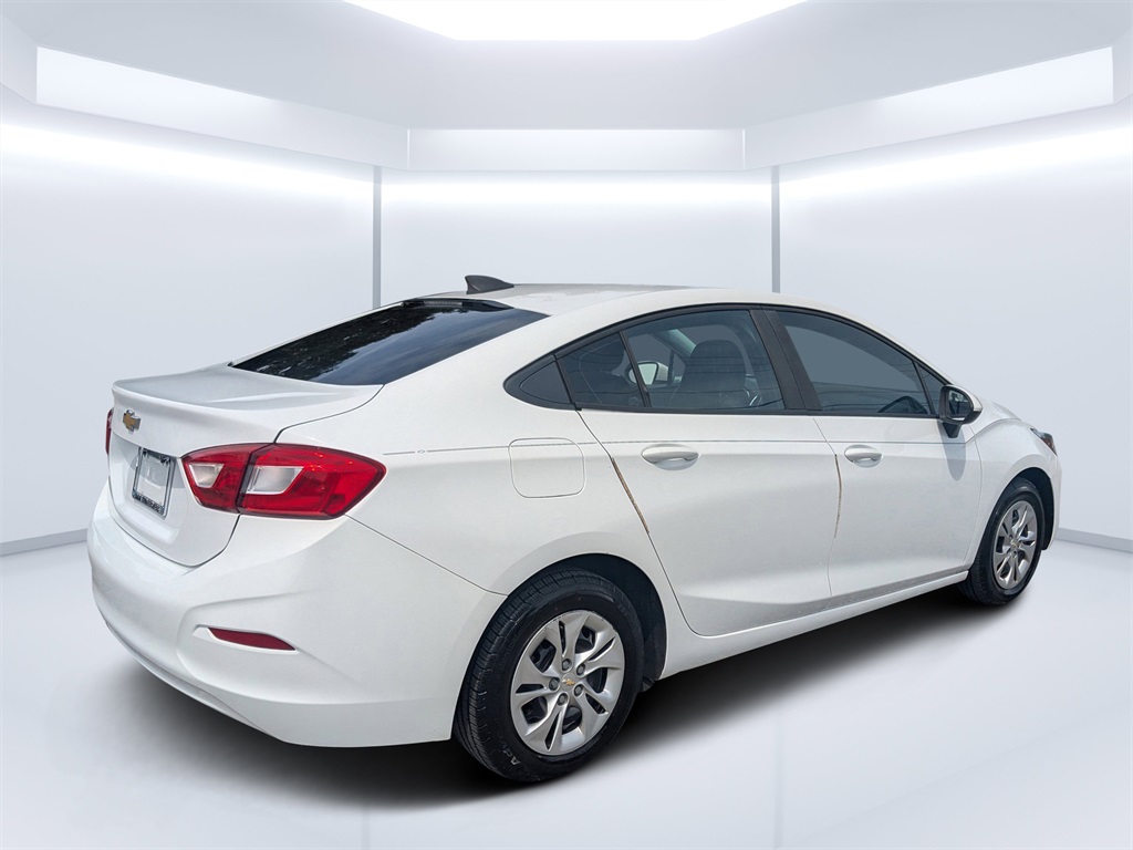 2019 Chevrolet Cruze LS photo 3