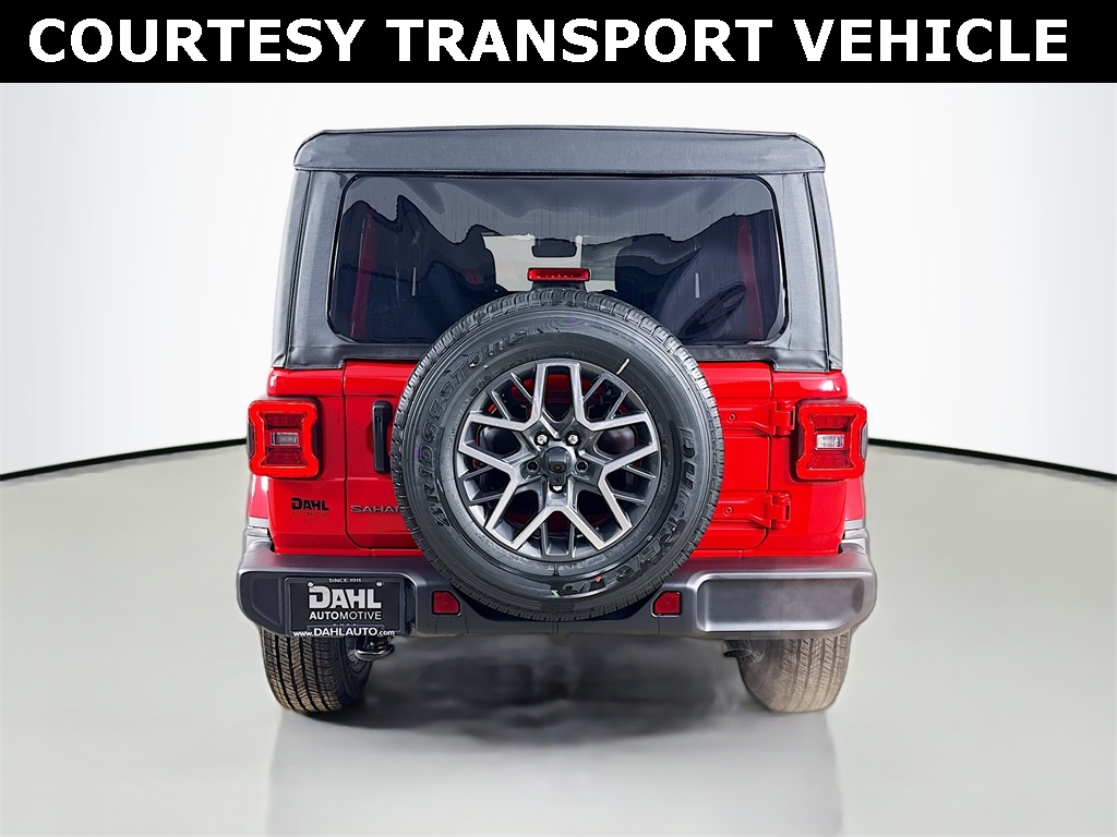 2025 Jeep Wrangler Sahara photo 4