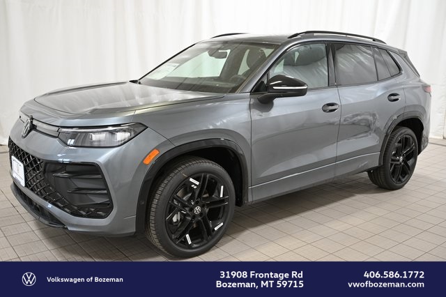 2025 Volkswagen Tiguan SE R-LINE BLACK's photo