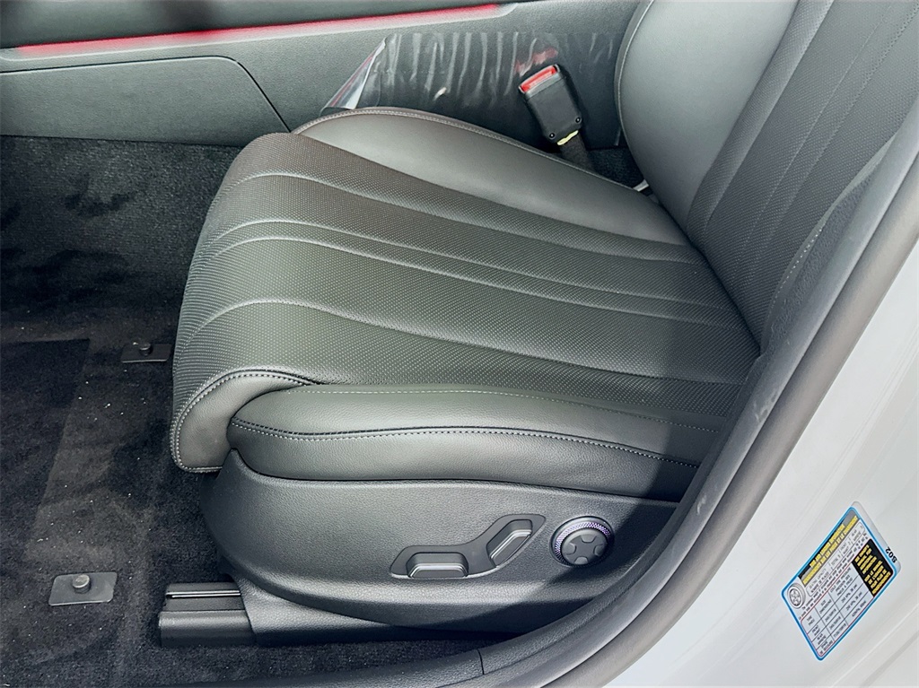 2025 Genesis G80 2.5T AWD photo 16