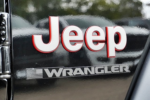 New 2025 Black Clear-Coat Exterior Paint Jeep Rubicon image 12