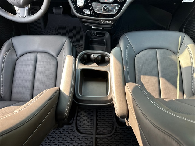 2025 Chrysler Pacifica photo 17