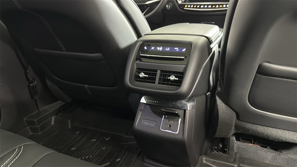 2024 Cadillac Lyriq Luxury photo 32