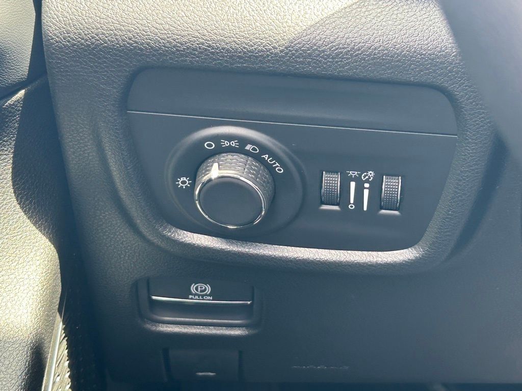 2025 Jeep Grand Cherokee Laredo X photo 33