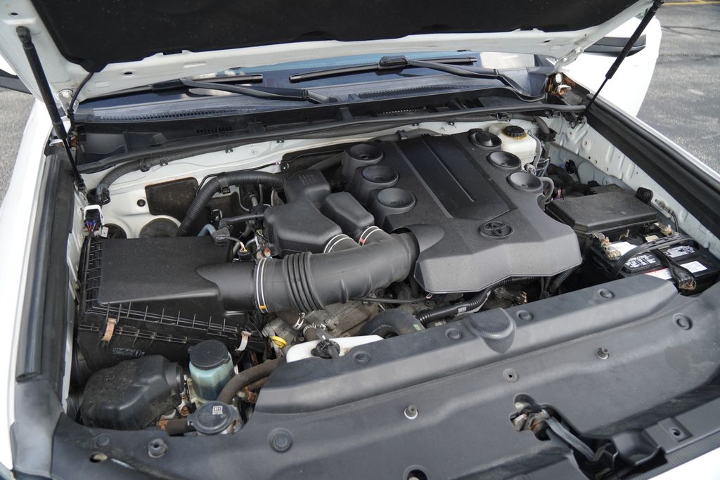 2016 Toyota 4Runner SR5 photo 18
