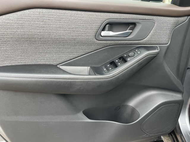 2022 Nissan Rogue SV photo 11