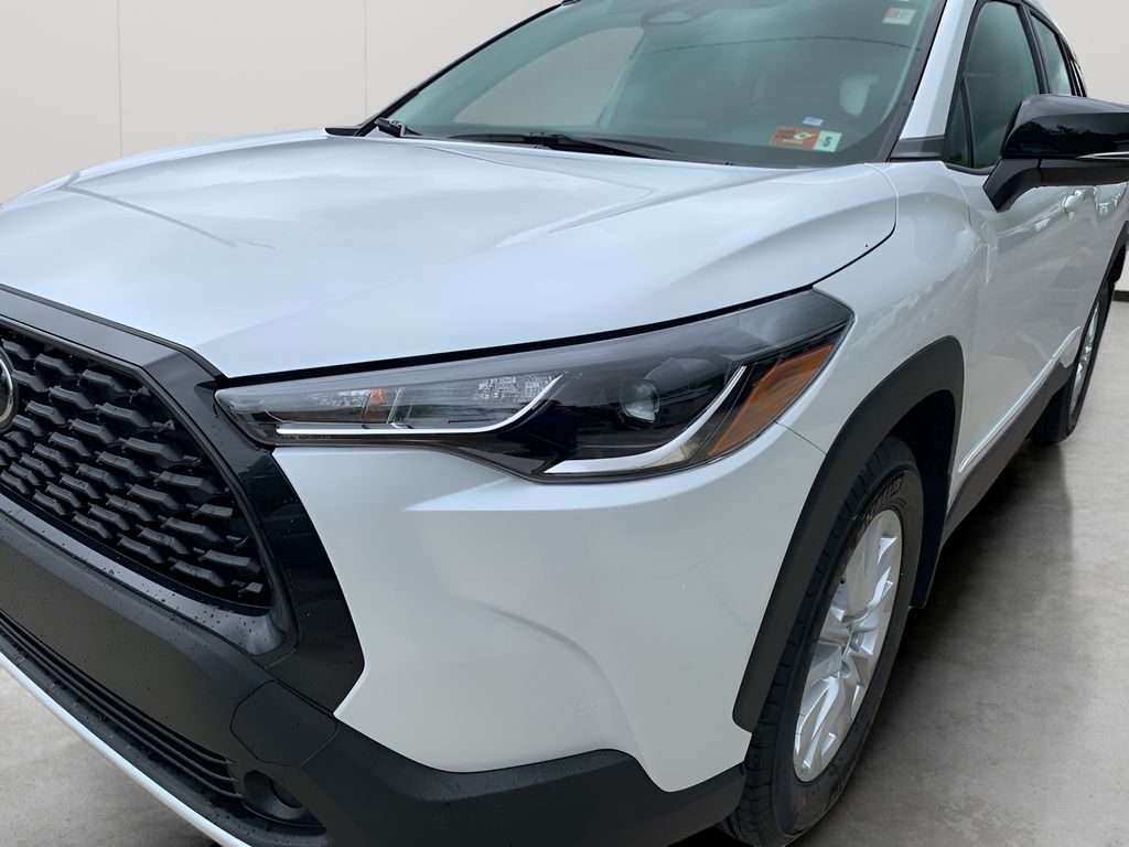 2025 Toyota Corolla Cross LE photo 26