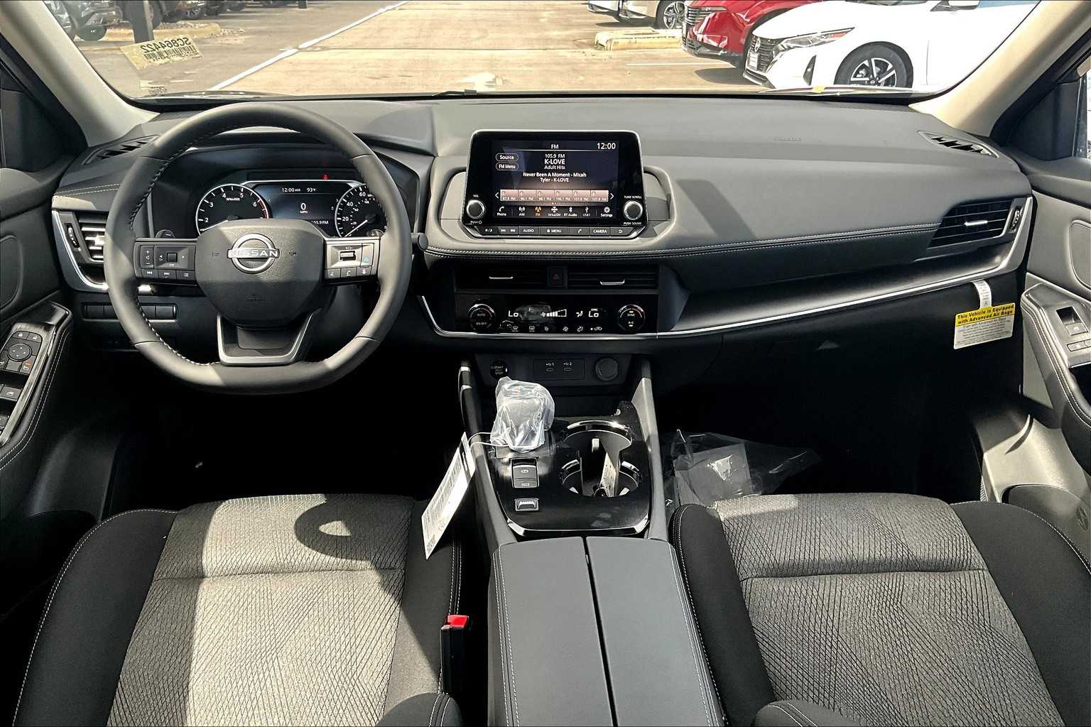 2025 Nissan Rogue SV photo 5