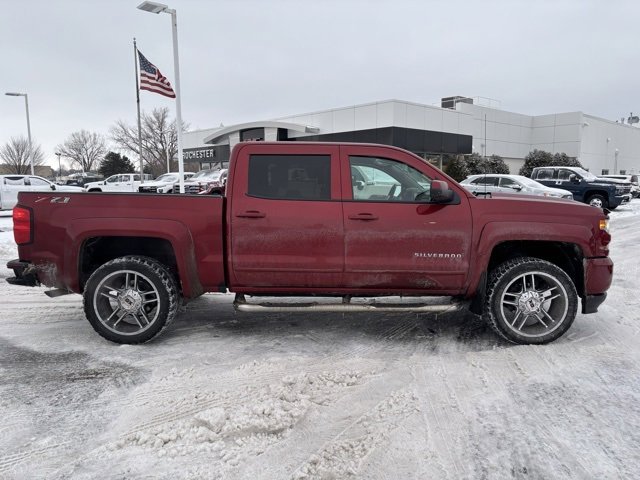 Used 2018 Chevrolet Silverado 1500 LT with VIN 3GCUKREC7JG480036 for sale in Rochester, Minnesota