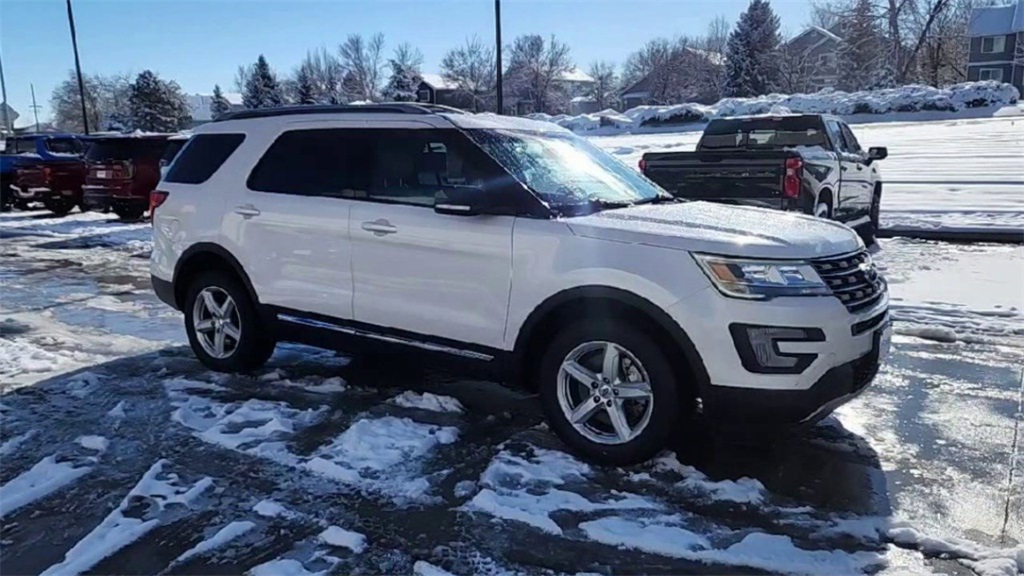 2017 Ford Explorer XLT photo 3