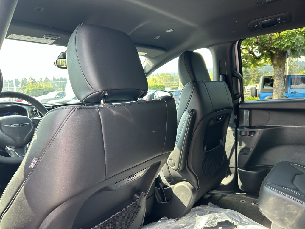 2026 Chrysler Pacifica photo 22