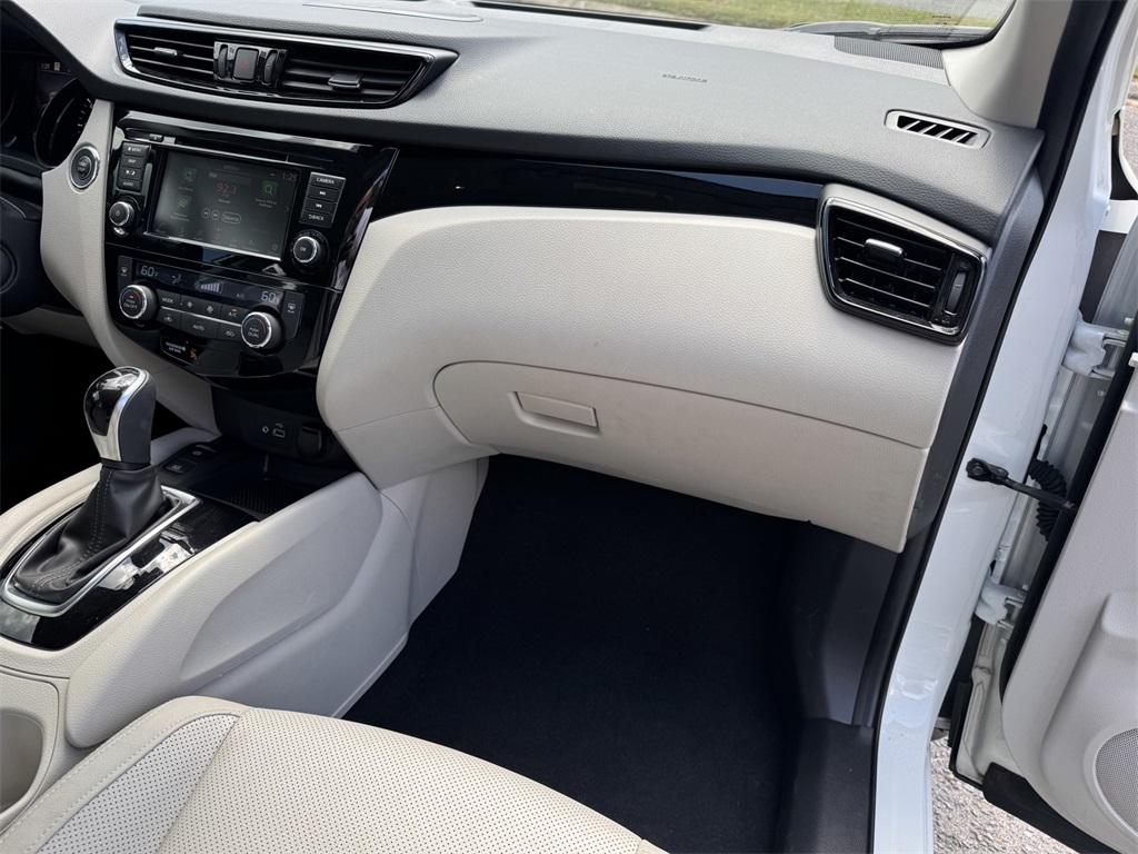2022 Nissan Rogue Sport SL photo 16
