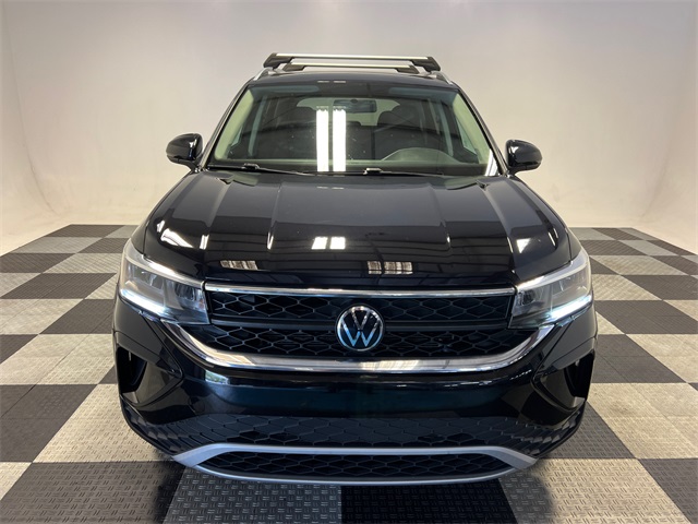 2022 Volkswagen Taos SE photo 2