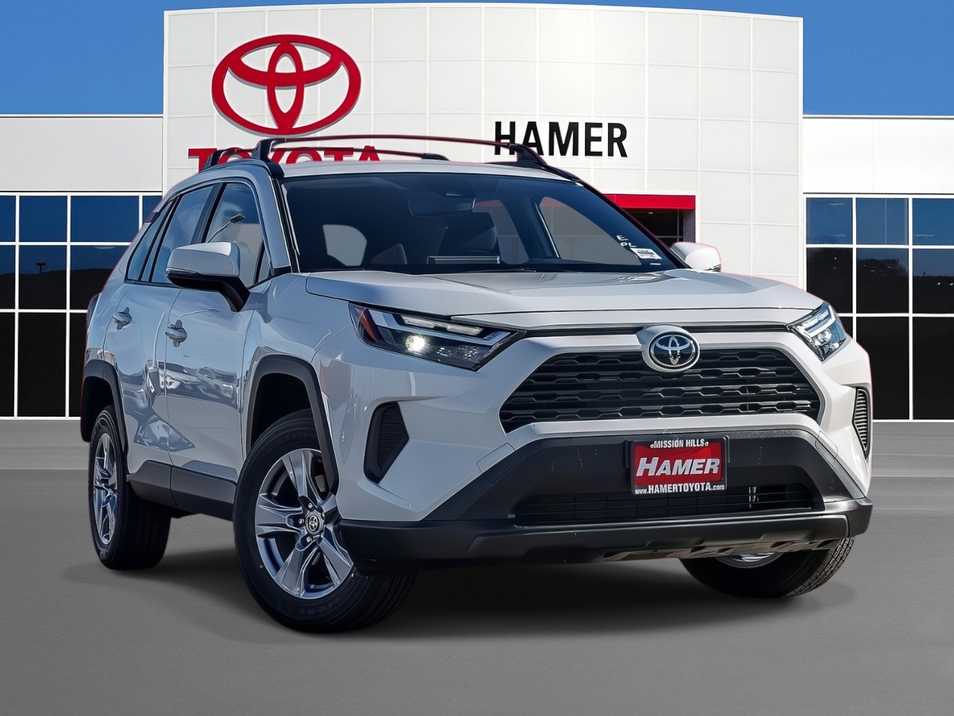 2025 Toyota RAV4 XLE's photo