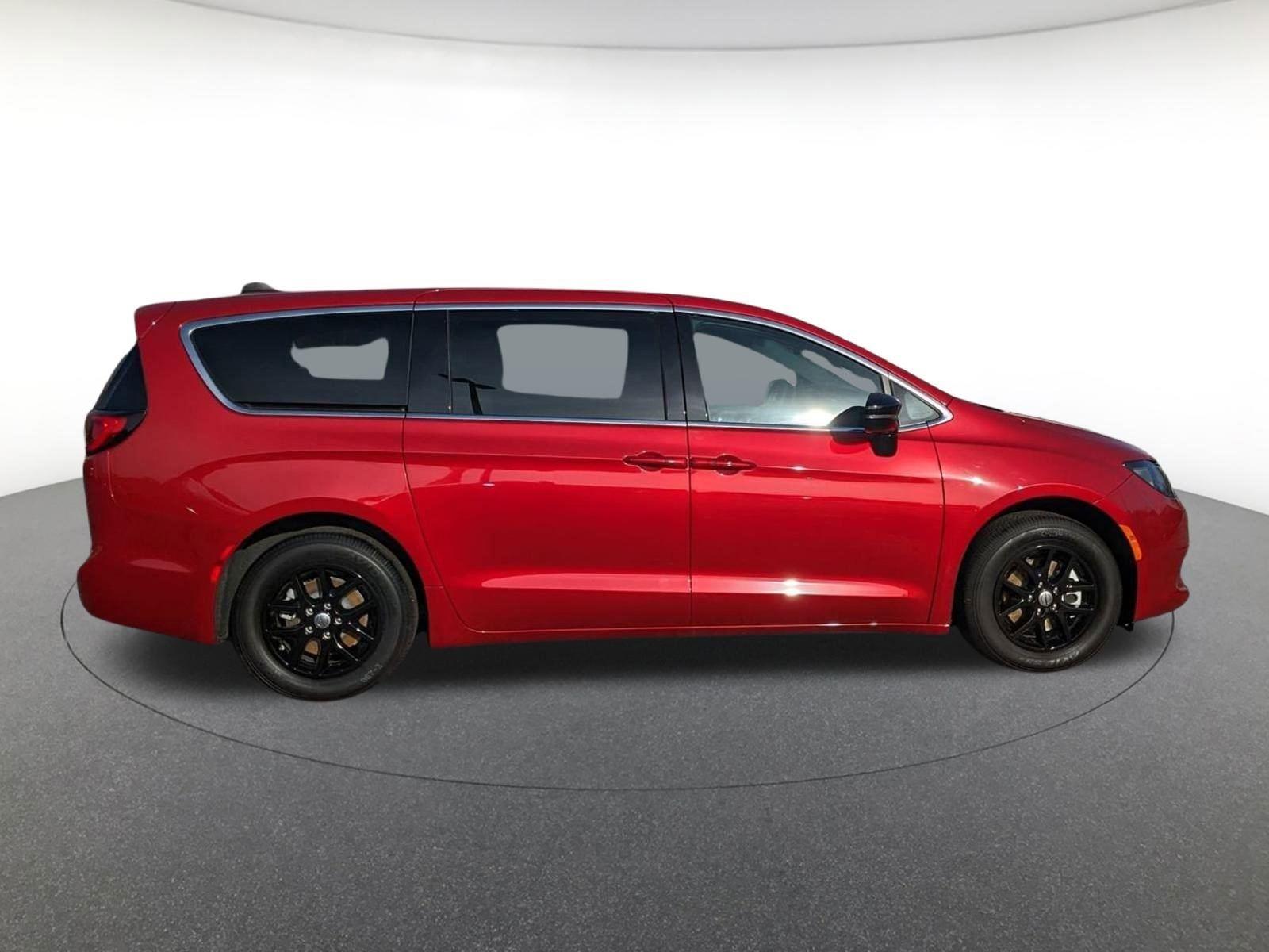 2025 Chrysler Voyager LX photo 3