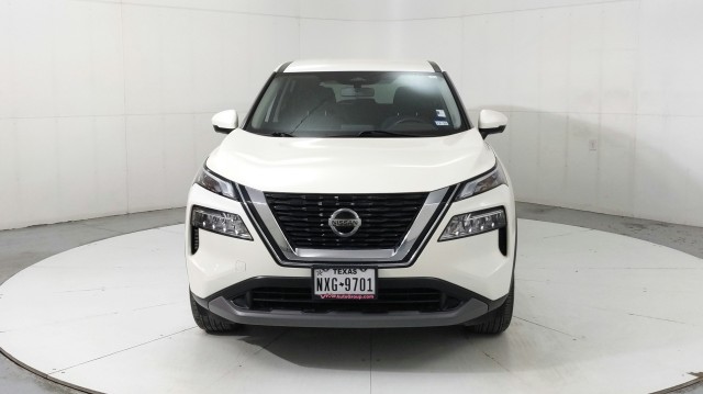 Used 2021  Nissan SV image 8