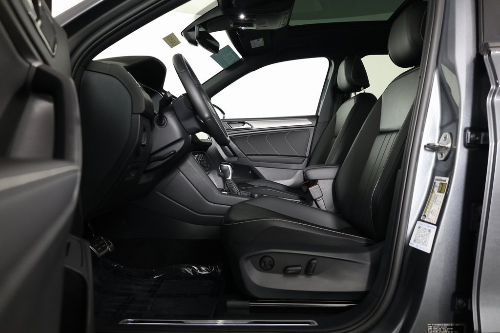 2024 Volkswagen Tiguan SE R-Line Black photo 4