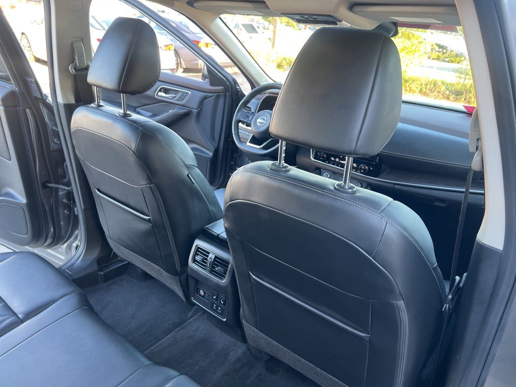 2023 Nissan Rogue Platinum photo 17