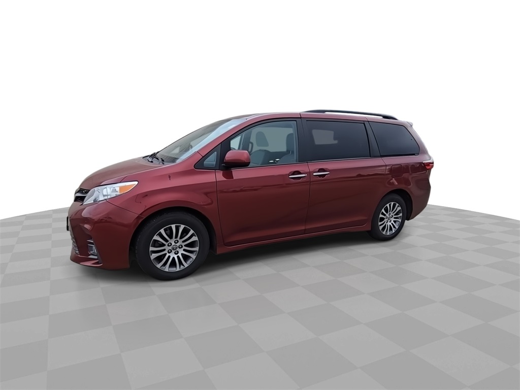 2020 Toyota Sienna XLE photo 3
