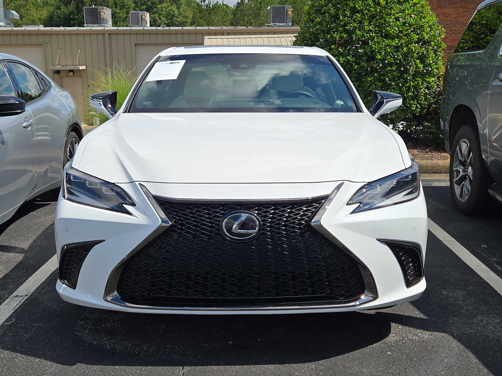 2024 Lexus ES F SPORT Handling photo 2