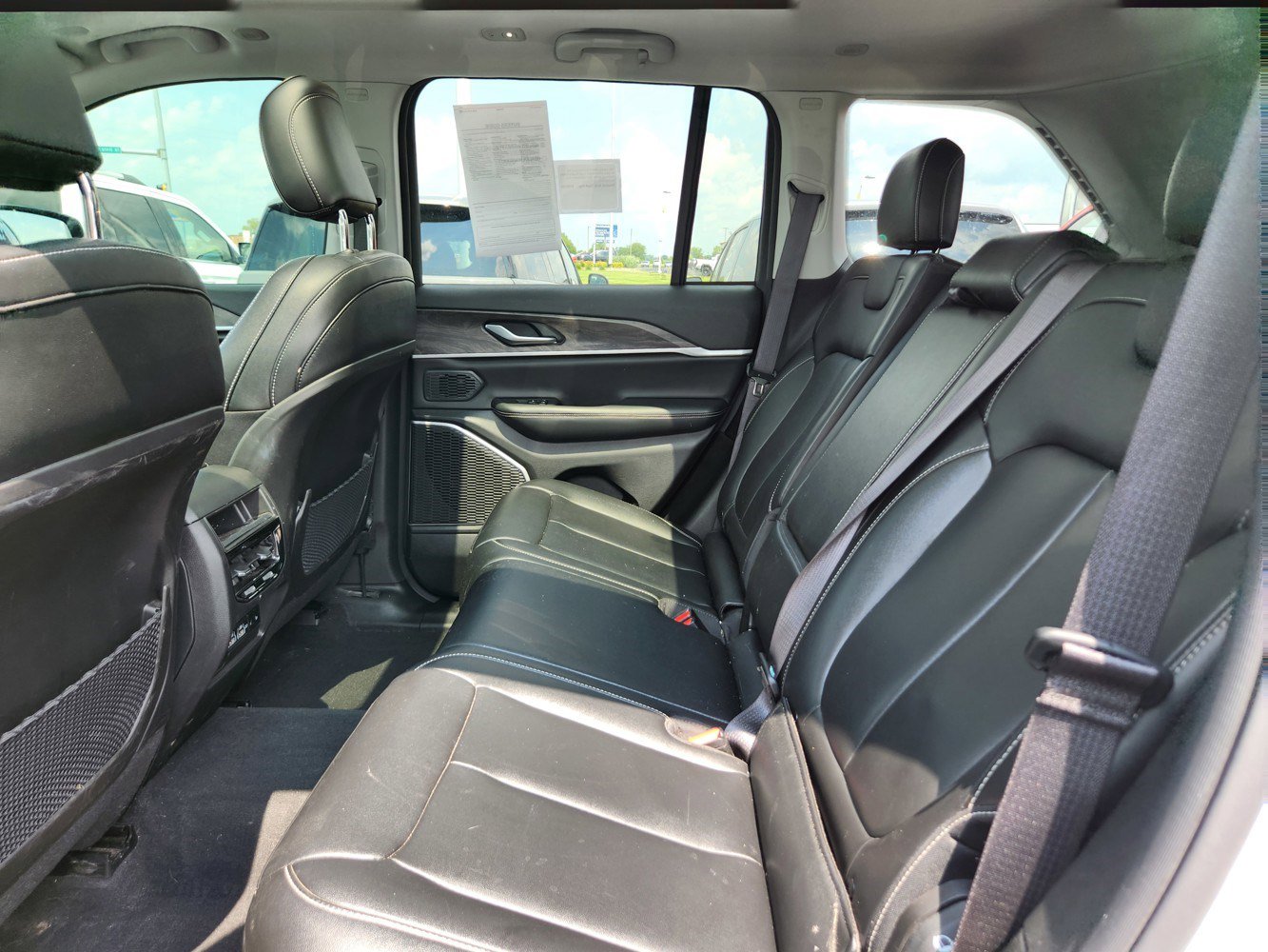 2023 Jeep Cherokee Base photo 31