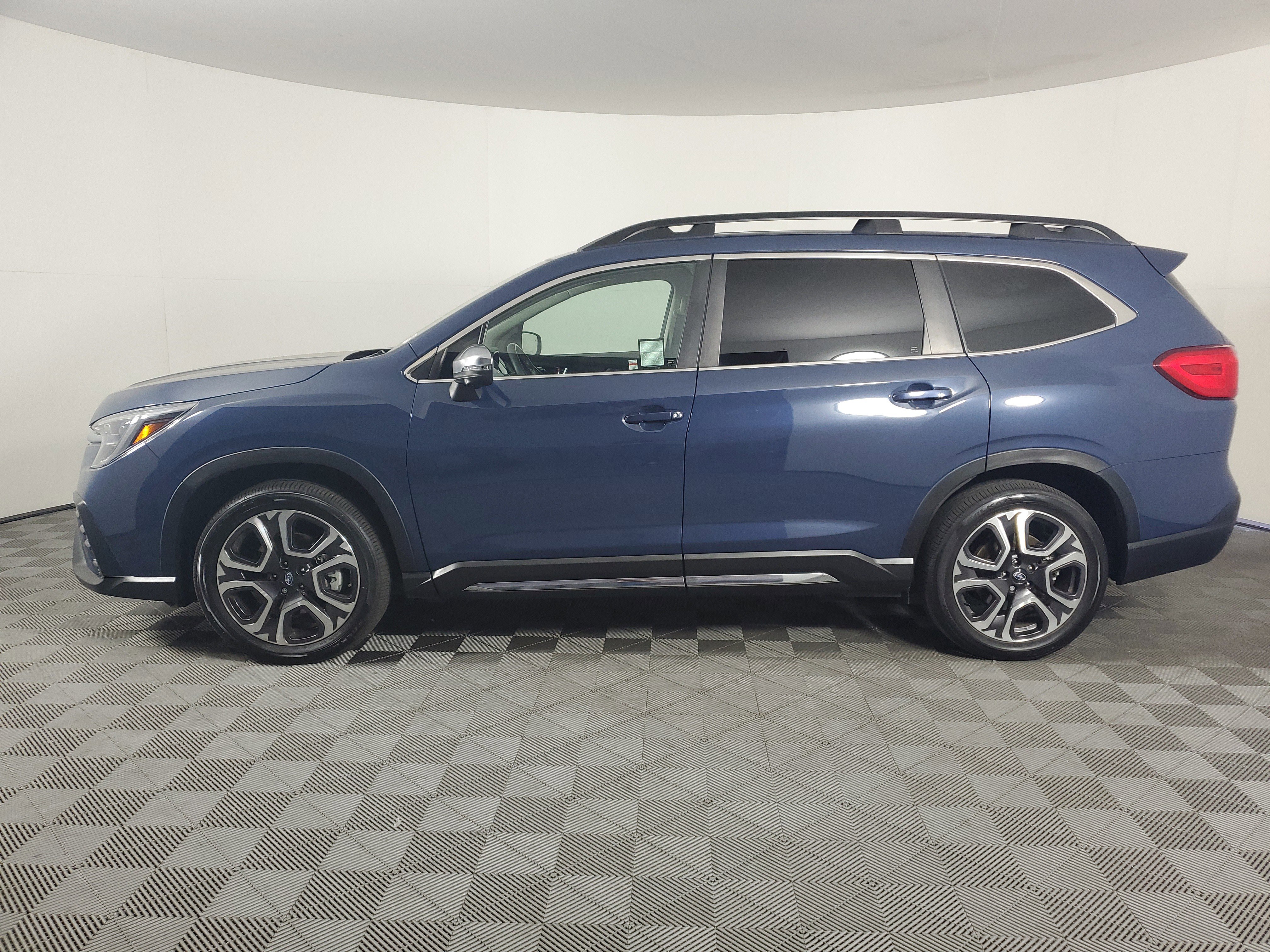 Used 2023 Cosmic Blue Pearl Subaru Limited image 7