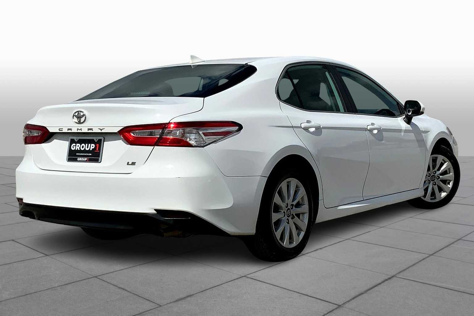 2019 Toyota Camry LE photo 11