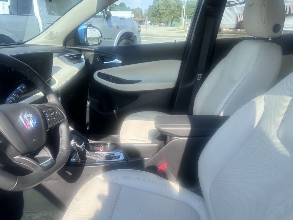 2025 Buick Encore GX Sport Touring photo 3