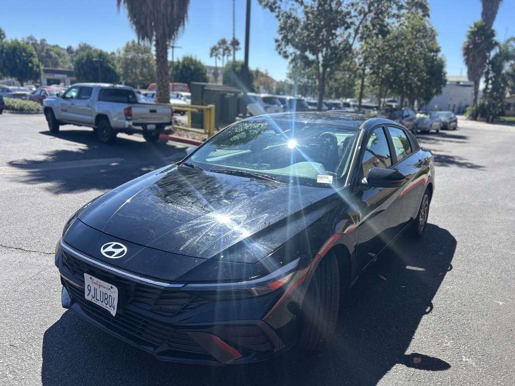 2024 Hyundai Elantra SEL photo 2