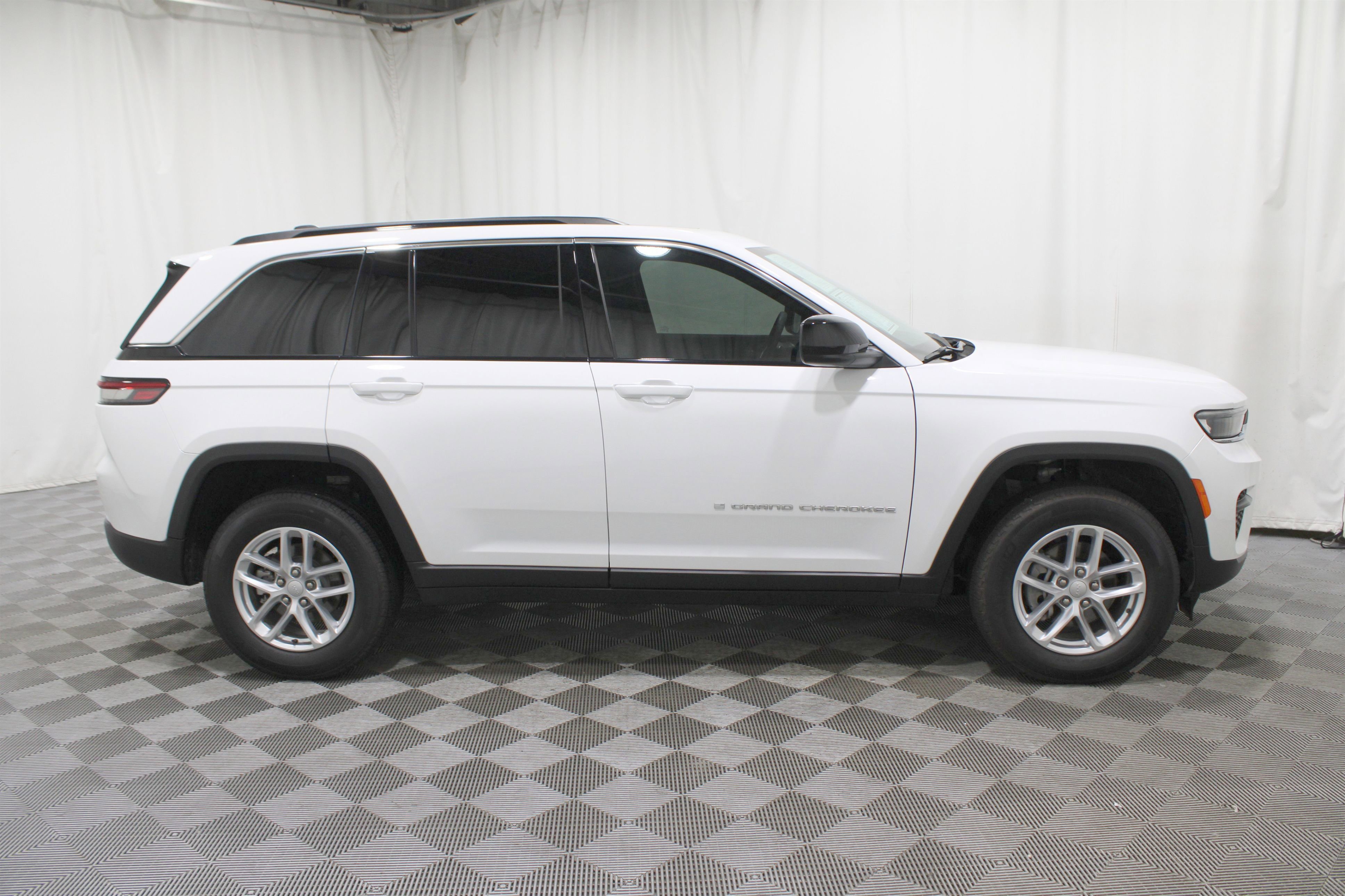 2024 Jeep Grand Cherokee Laredo X photo 23