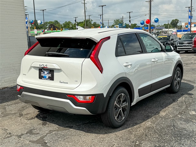 2025 Kia Niro LX photo 4