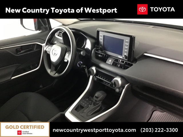 2022 Toyota RAV4 LE photo 13