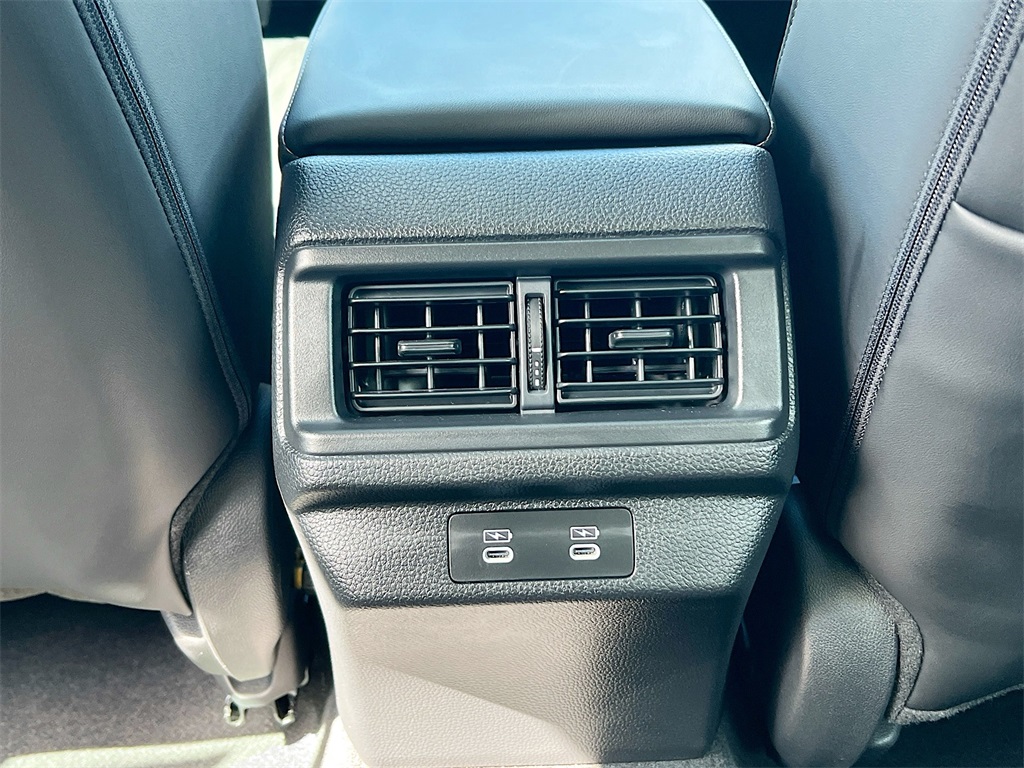 2025 Honda Accord Hybrid Touring photo 10