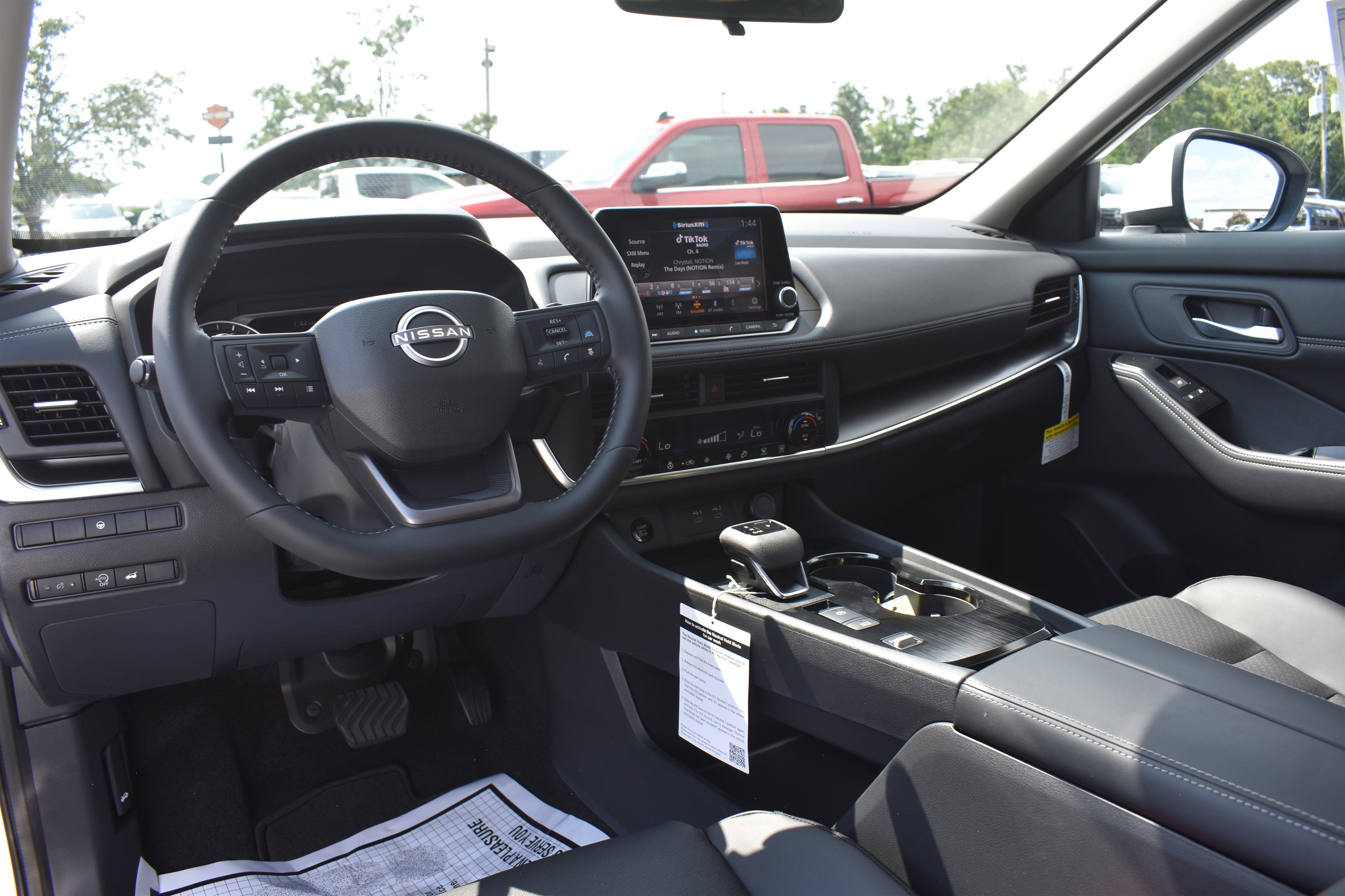 2026 Nissan Rogue SV photo 8