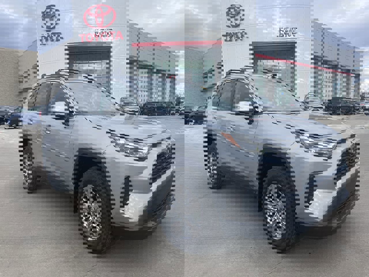2025 Toyota RAV4 XLE's photo