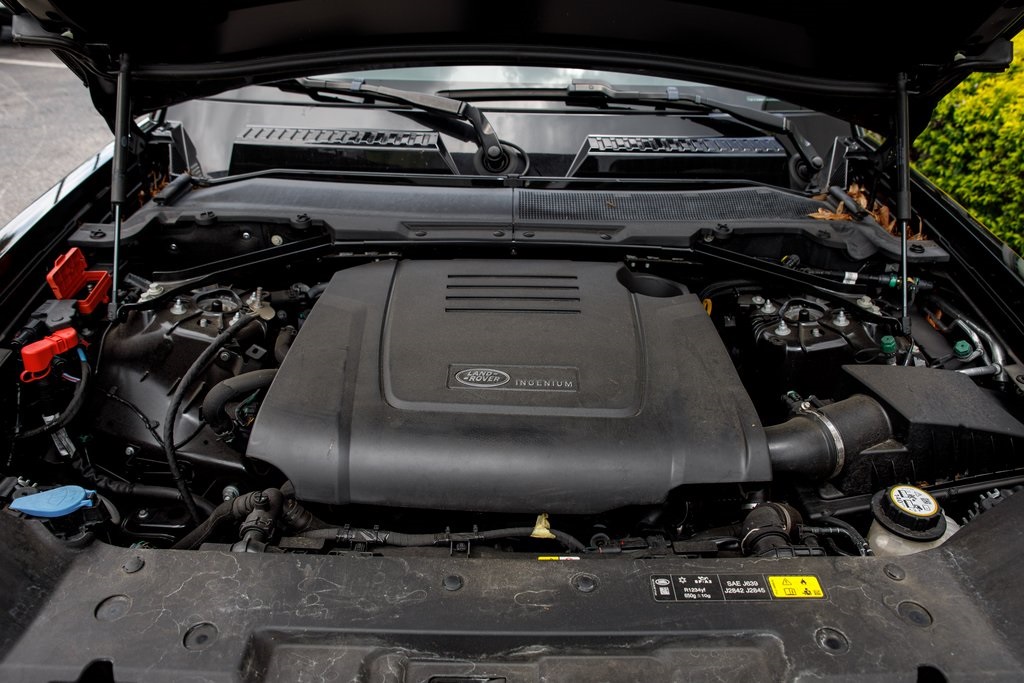 2023 Land Rover Defender 110 S photo 31
