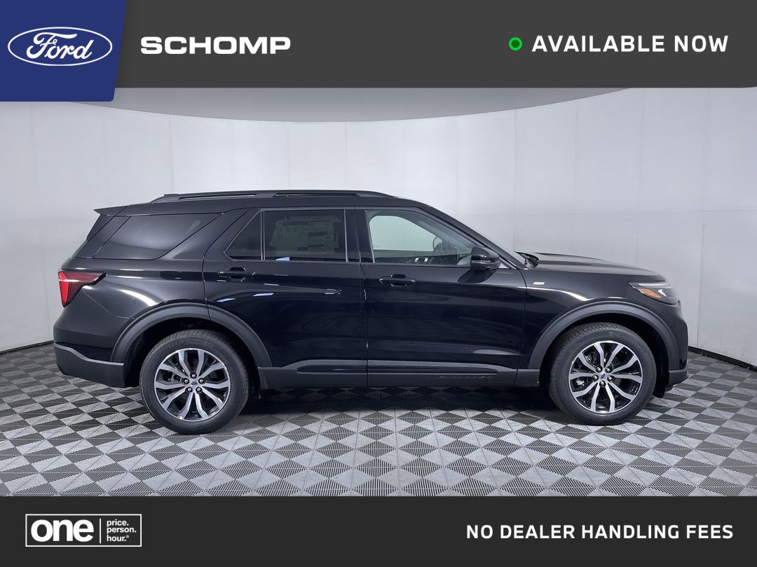 2025 Ford Explorer ST-LINE's photo