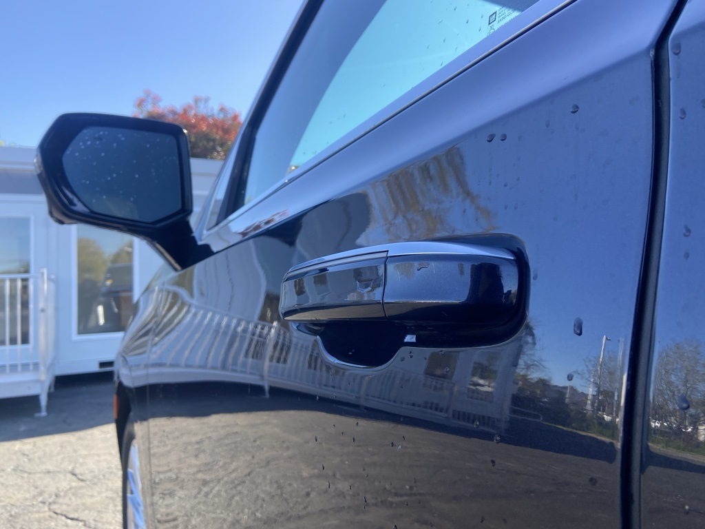 2023 Cadillac Escalade Premium Luxury photo 4