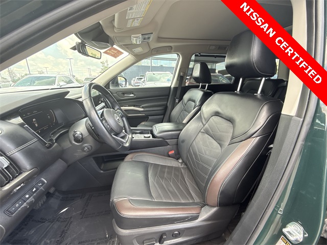 2023 Nissan Pathfinder Platinum photo 11