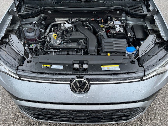 2025 Volkswagen Taos SEL photo 33