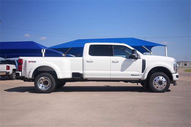 2025 Ford F-450 photo 3