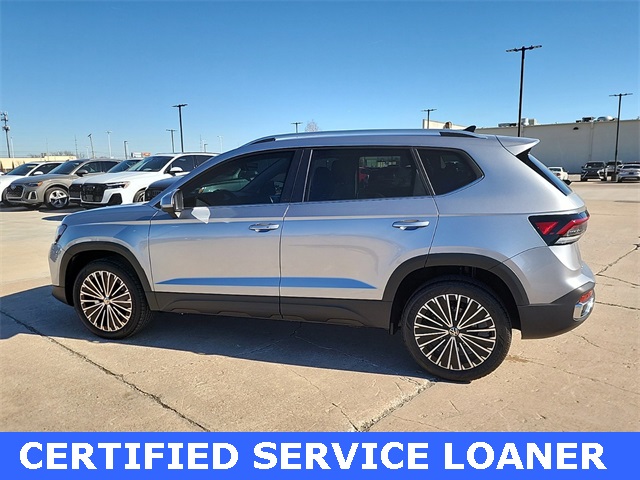 2025 Volkswagen Taos SE photo 4