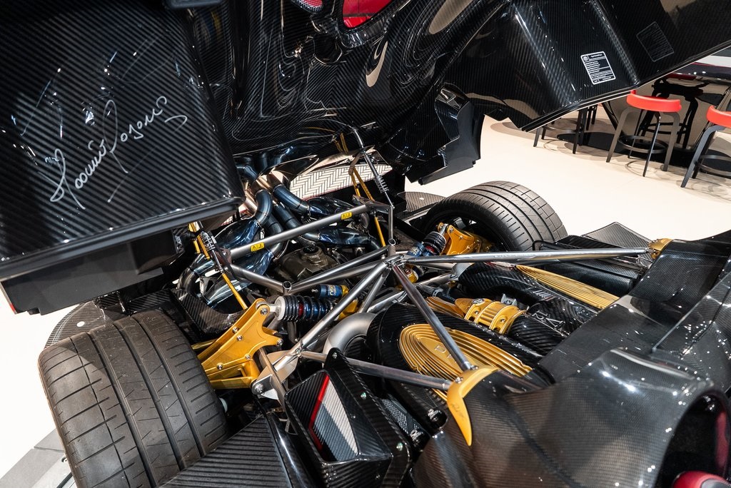 2017 Pagani Huayra photo 38